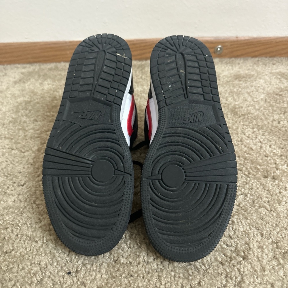 Jordan 1 Women's Red and Black Sneakers - Picture 5 of 6